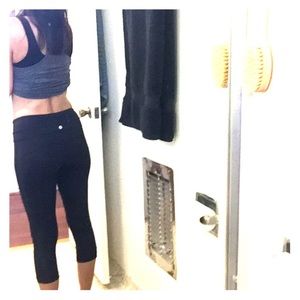 Lulu Lemon cropped Yoga or CrossFit pants. small